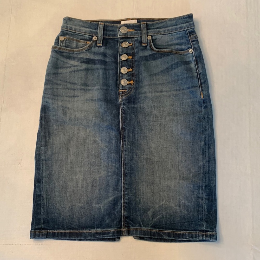 Hudson Jeans women’s denim skirt with exposed silver buttons and back slit.